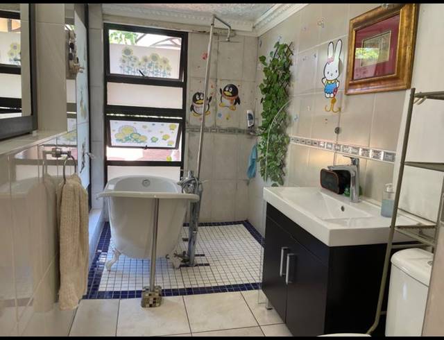 5 BEDROOM HOUSE FOR SALE IN UMHLANGA CENTRAL